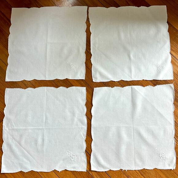 Vintage White Embroidered Cloth Napkins Set of 4 with Scalloped Edges - Picture 11 of 11